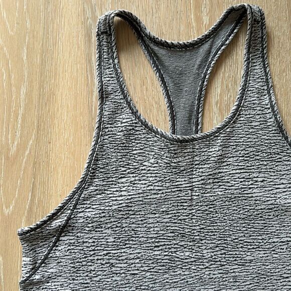 lululemon Long Distance Racerback Tank Pebble Jacquard Sz6 - Picture 1 of 11